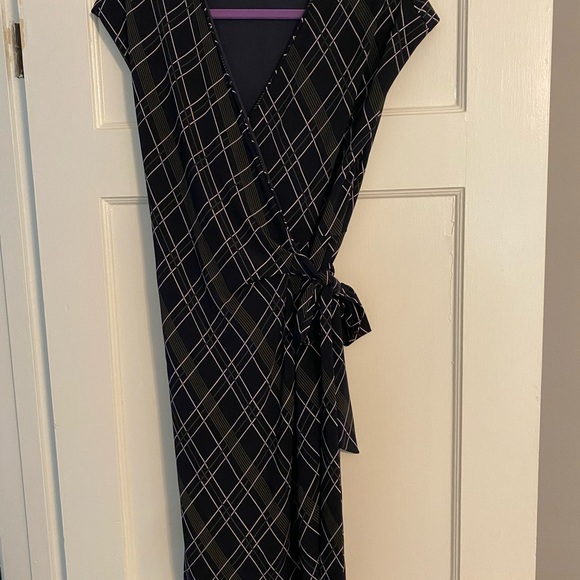 Ann Taylor Dresses & Skirts - Ann Taylor Wrap Dress - Navy/white/pink